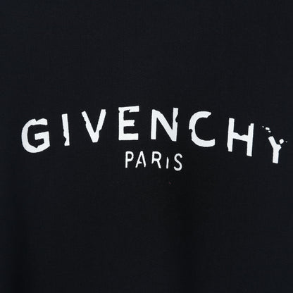 MINIMALIST STREET STYLE